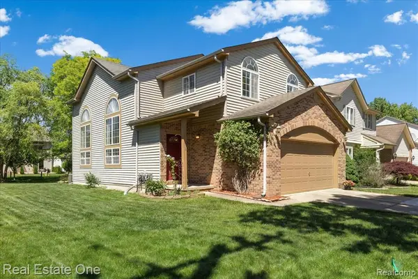 113 Algansee, Troy, MI 48083