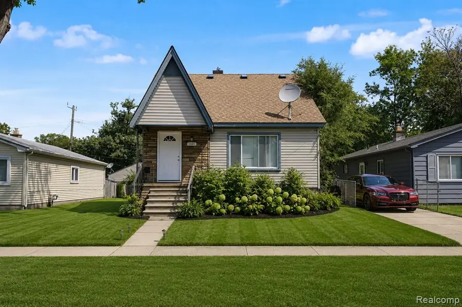 1301 E Muir Ave., Hazel Park, MI 48030 - #2