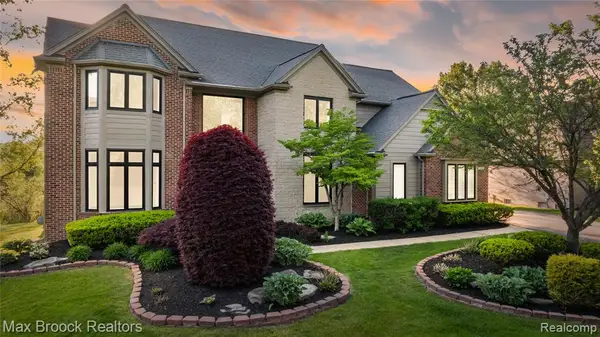 6664 Apple Blossom, West Bloomfield, MI 48322