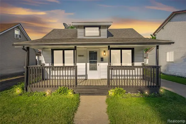 28042 Maple, Roseville, MI 48066