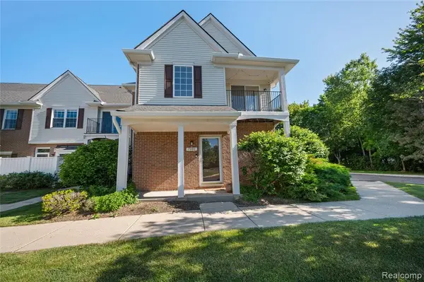730 Amberly #C, Waterford, MI 48328