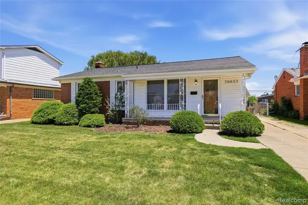 28832 Los Olas, Warren, MI 48093