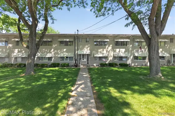 5980 Alan #8, Brighton, MI 48116