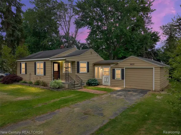 5933 Dwight, Waterford, MI 48327