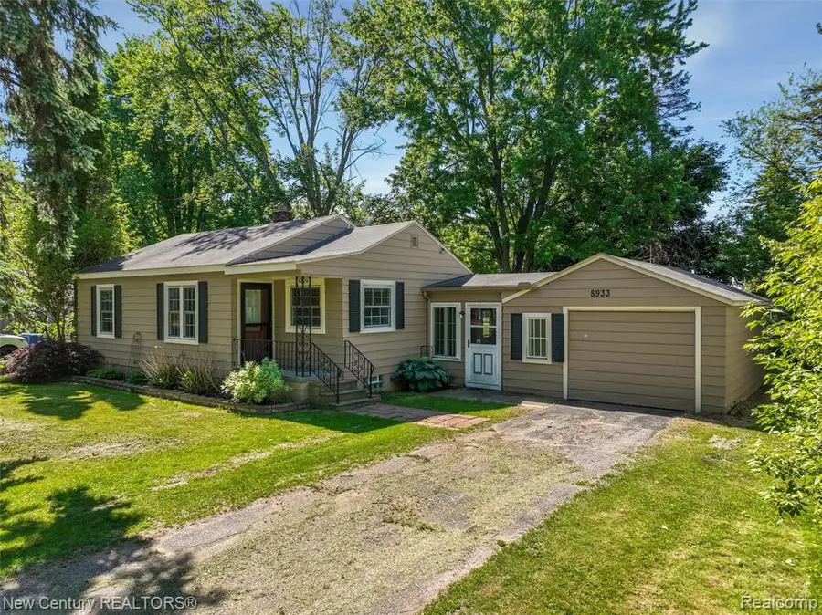 5933 Dwight, Waterford, MI 48327 - #2
