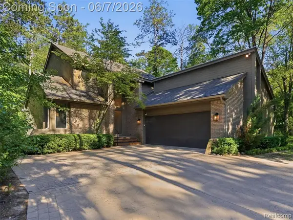 202 Nakomis, Lake Orion, MI 48362