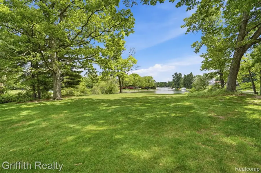 10646 Kenicott, Brighton, MI 48114 - #3