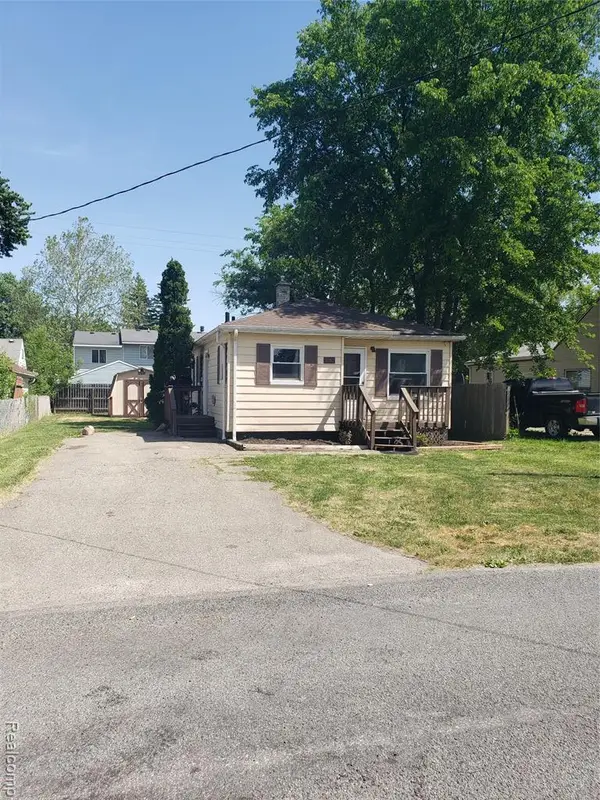 2157 Webber, Burton, MI 48529