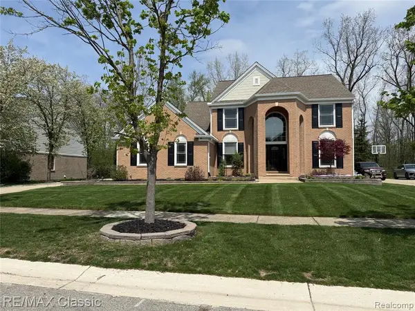 47272 Woodlong, Canton, MI 48187