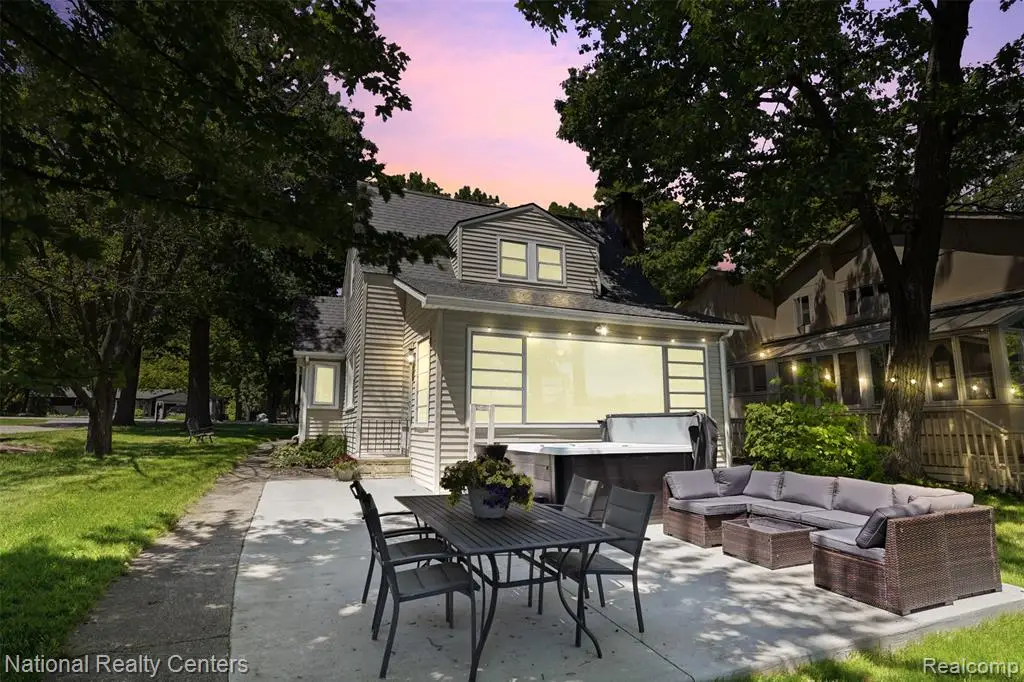 3889 Lakewood, Waterford, MI 48329 - #1