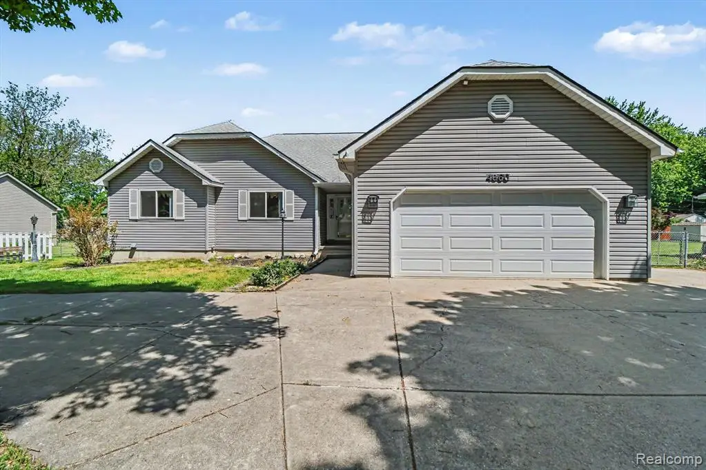 4660 Woodhull, Clarkston, MI 48346 - #1