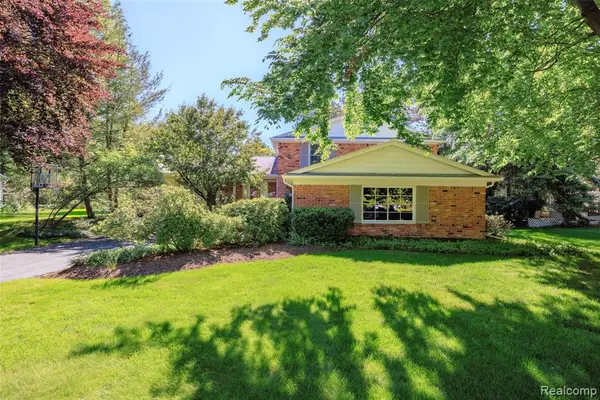 19646 Wilshire, Beverly Hills, MI 48025