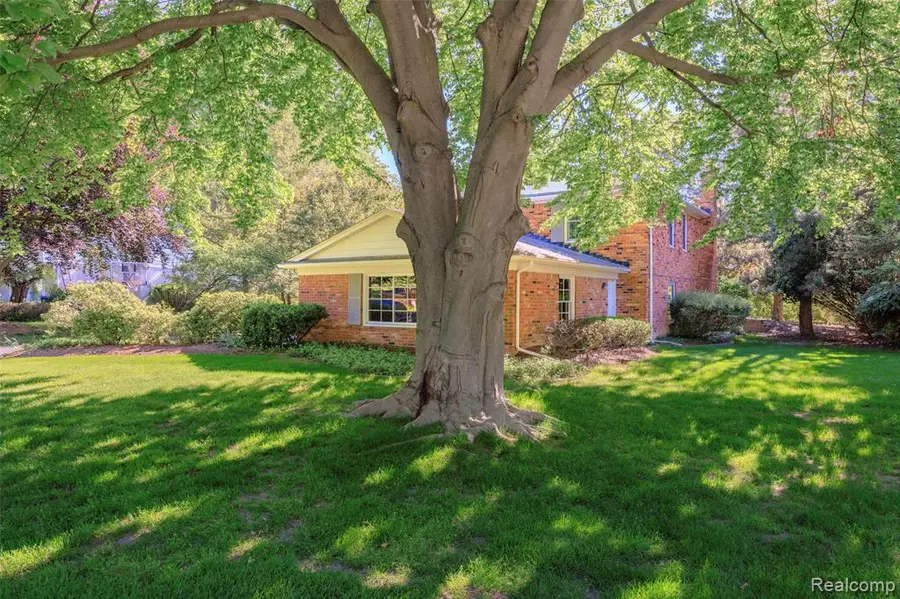 19646 Wilshire, Beverly Hills, MI 48025 - #2