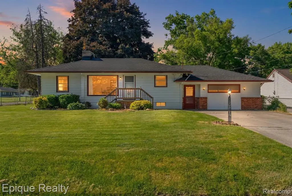 2324 Edwards, Grand Blanc, MI 48439 - #1