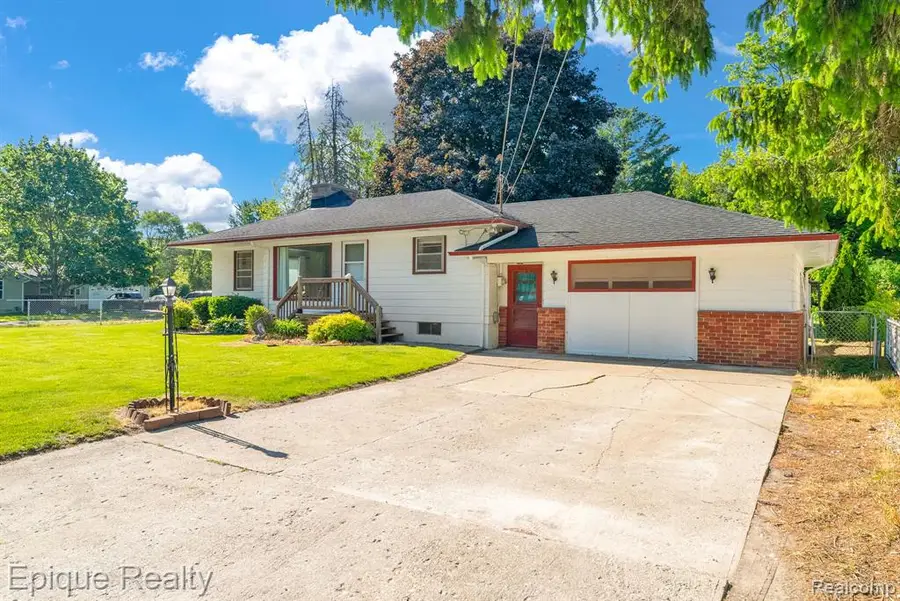 2324 Edwards, Grand Blanc, MI 48439 - #3
