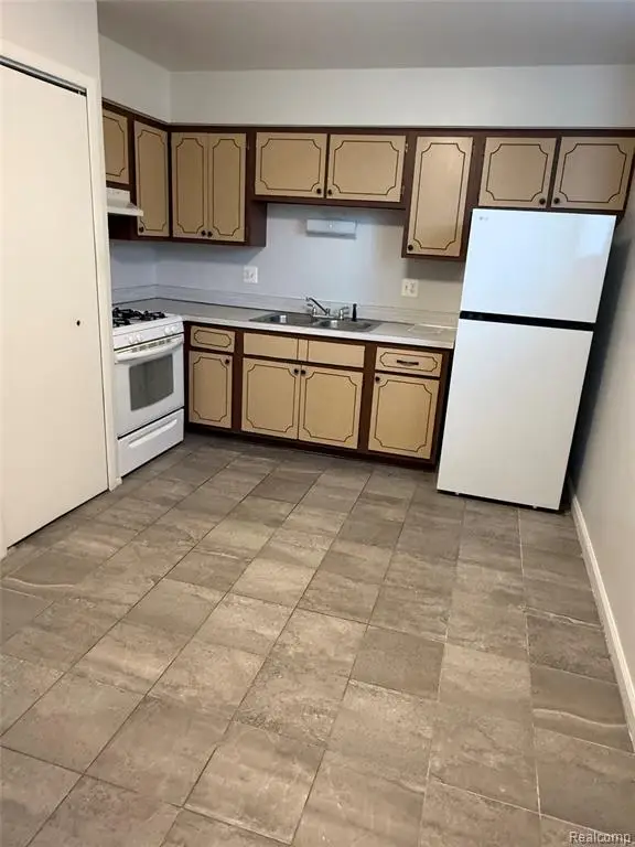8141 Denwood Dr #6, Sterling Heights, MI 48312 - #2