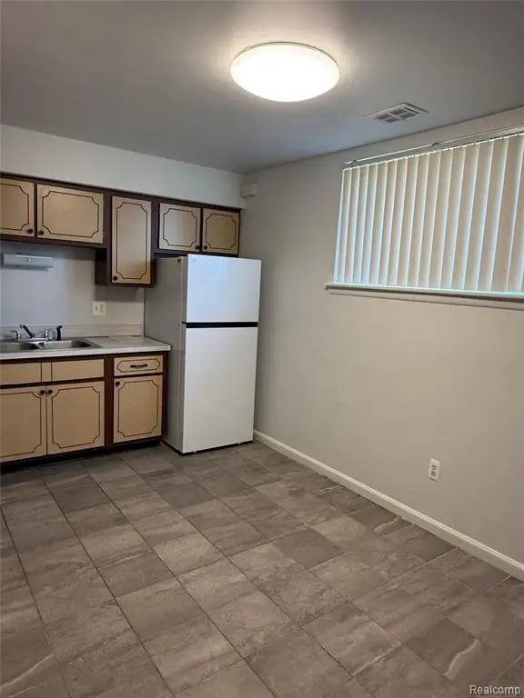 8141 Denwood Dr #6, Sterling Heights, MI 48312 - #3