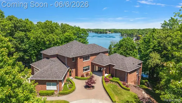 781 Windy Fields, Leonard, MI 48367