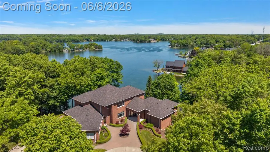 781 Windy Fields, Leonard, MI 48367 - #2