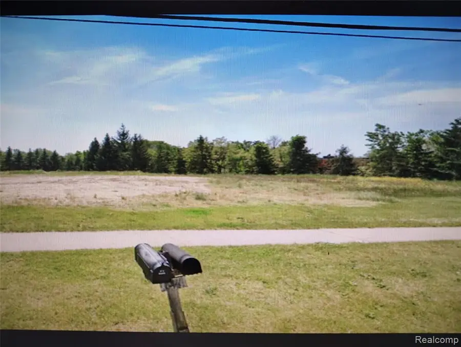 141 W Elizabeth, Lake Orion, MI 48362 - #2