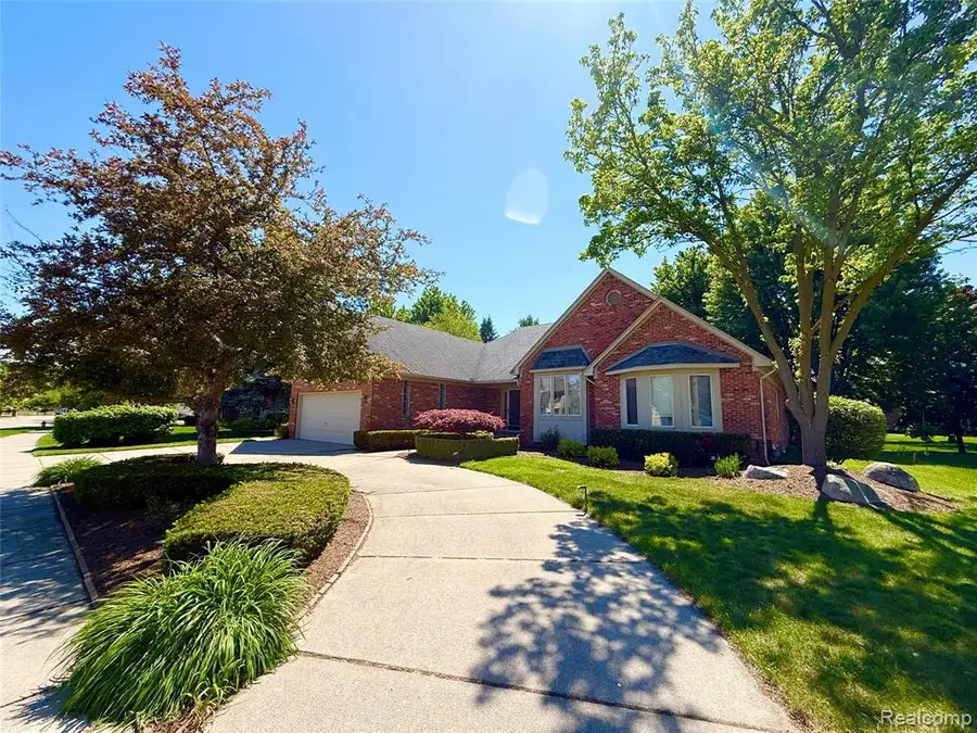 46557 Glen Pointe, Utica, MI 48315 - #2