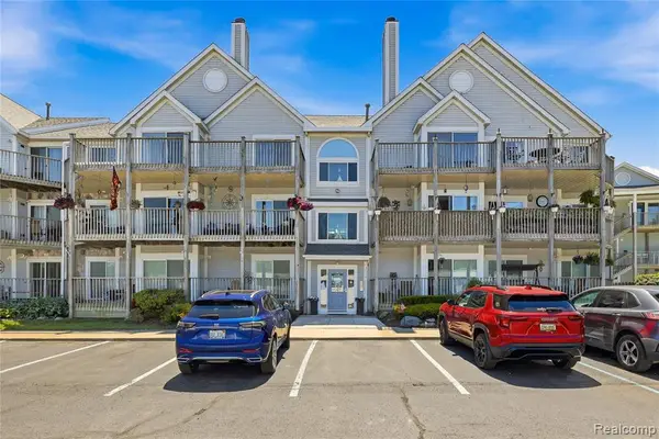 37510 Jefferson #303, Harrison Twp, MI 48045