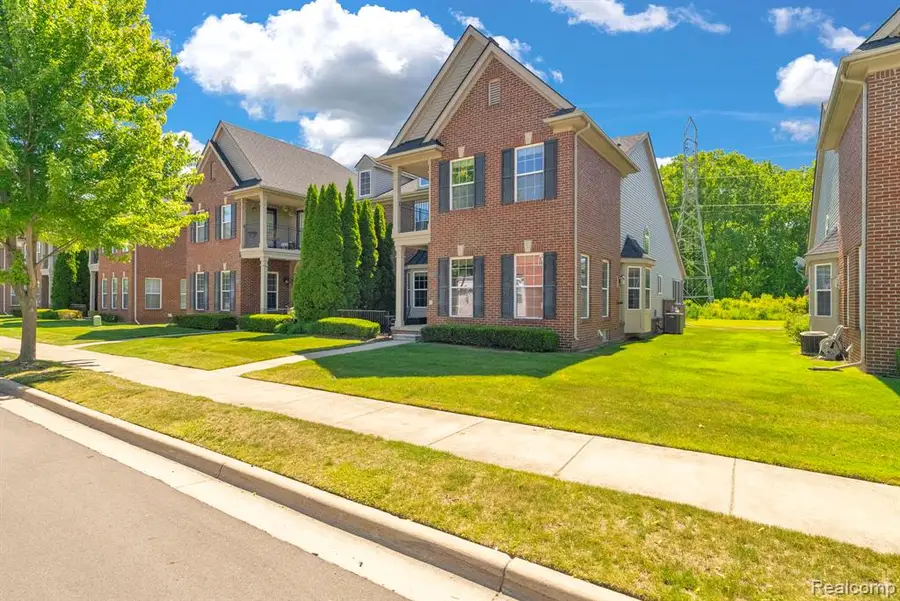 42682 Park Cresent, Sterling Heights, MI 48313 - #3