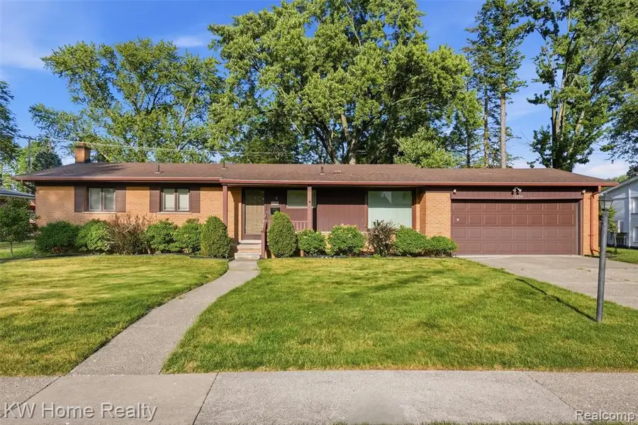 16850 Surrey, Livonia, MI 48154 - #2