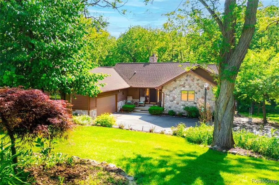 2555 Marion Acres, Commerce Township, MI 48382 - #3