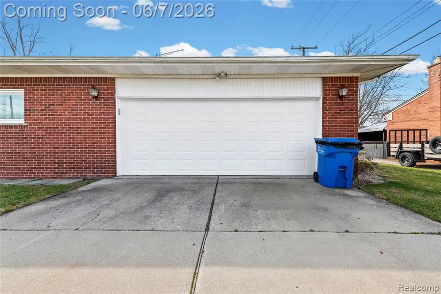 28031 Lorraine, Warren, MI 48093 - #3