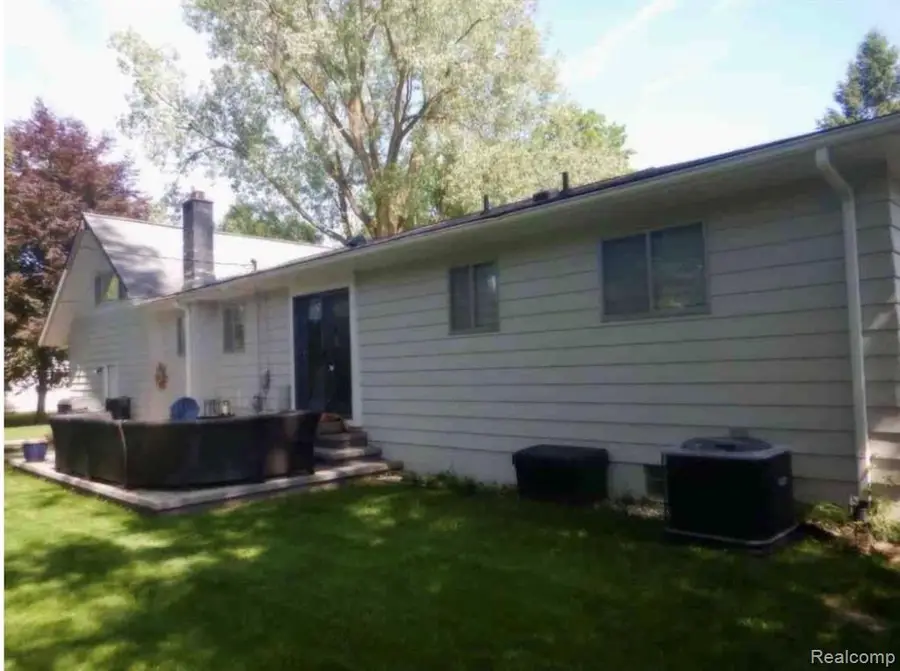 5045 Westcombe, West Bloomfield, MI 48324 - #2