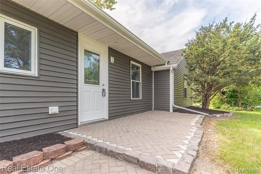 912 N Wixom, Wixom, MI 48393 - #2