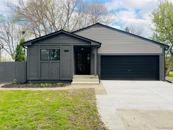 570 Hidden Ridge, Troy, MI 48083