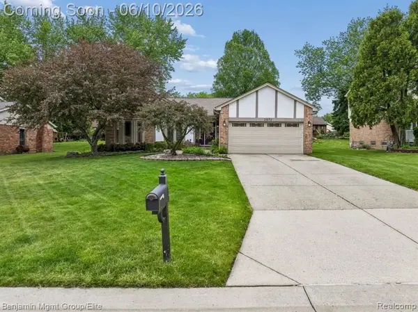 2072 Cumberland, Rochester Hills, MI 48307