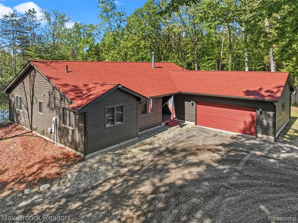 892 W Barnes Lake, Columbiaville, MI 48421 - #1