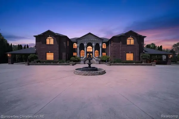 6223 Valleyfield, Plymouth, MI 48170
