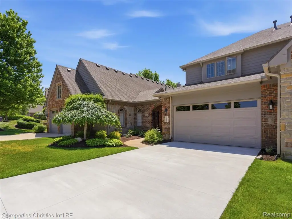 10822 Sparkling Waters, South Lyon, MI 48178 - #1
