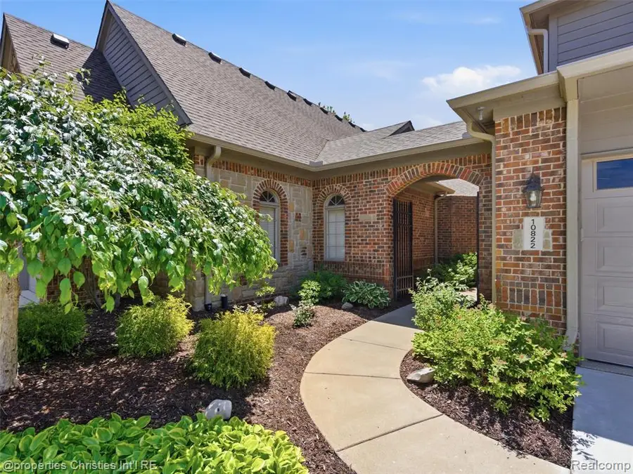 10822 Sparkling Waters, South Lyon, MI 48178 - #2