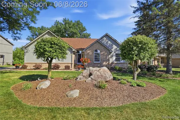 6153 Pine Creek, Grand Blanc, MI 48439