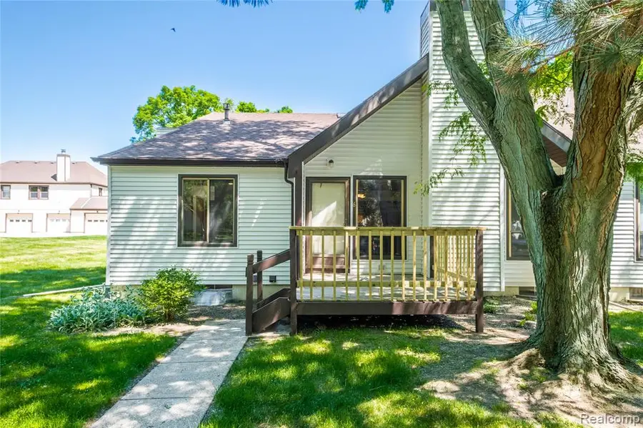 2925 Staten #6, Lansing, MI 48910 - #3