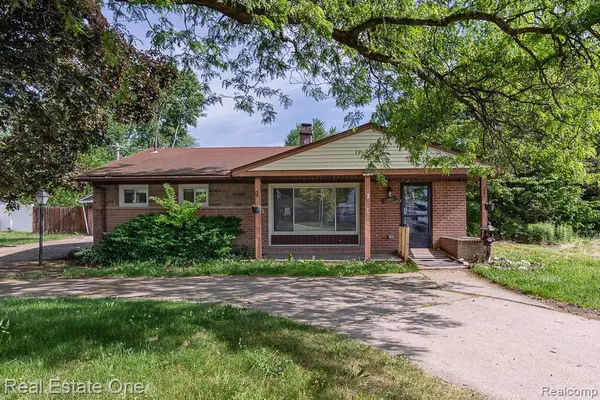 22471 Remick, Clinton Township, MI 48036