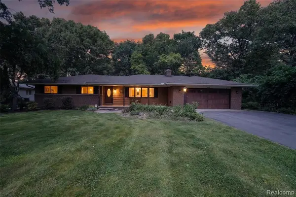 8668 Cooley Beach, White Lake, MI 48386