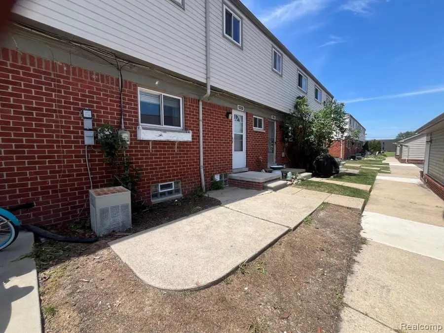 20841 Washington, Roseville, MI 48066 - #2