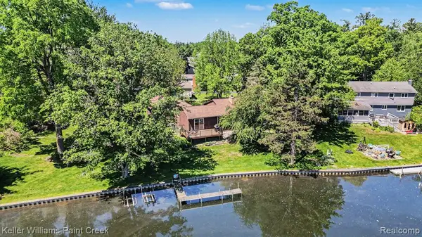 2911 Walmsley Circle, Lake Orion, MI 48360