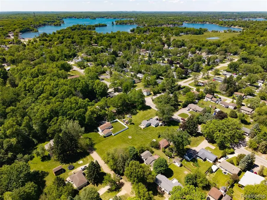 5069 Warmbriar, White Lake, MI 48383 - #2