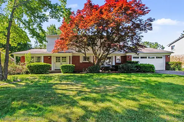 5535 Pembury, West Bloomfield, MI 48322