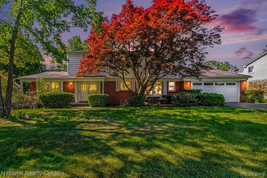 5535 Pembury, West Bloomfield, MI 48322 - #2