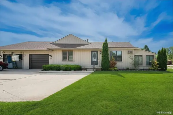 11830 Shenandoah #4, South Lyon, MI 48178