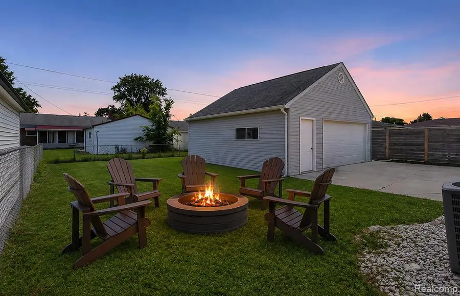 25060 Koontz, Roseville, MI 48066 - #2