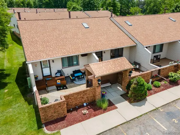 61957 Ticonderoga #1, South Lyon, MI 48178